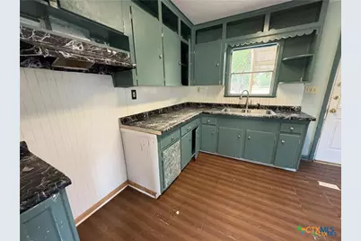 1203 N East Street, Edna, TX 77957 - Photo 6