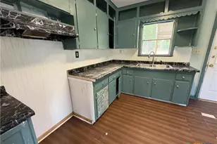 1203 N East St, Edna, TX 77957 - Photo 6