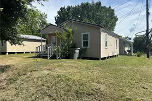 808 S Cameron St, Victoria, TX 77901 - Photo 2