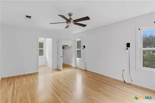 952 Bismark St, Seguin, TX 78155 - Photo 20