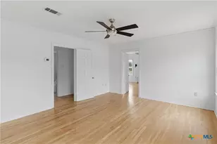 952 Bismark St, Seguin, TX 78155 - Photo 22
