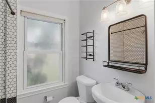 952 Bismark St, Seguin, TX 78155 - Photo 16