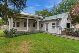 952 Bismark St, Seguin, TX 78155 - Photo 28
