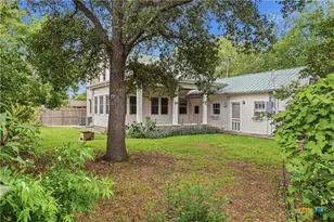 952 Bismark St, Seguin, TX 78155 - Photo 30