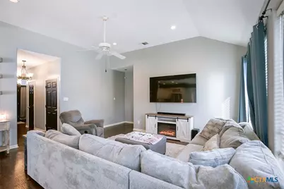 103 Windwood Lane, Victoria, TX 77904 - Photo 6