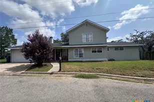 1104 Moss Ln, Cuero, TX 77954 - Photo 2