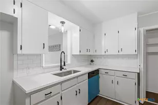 2308 E Loma Vista Ave, Victoria, TX 77901 - Photo 12