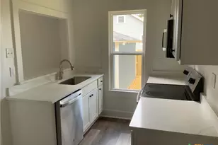 702 S William St, Victoria, TX 77901 - Photo 8