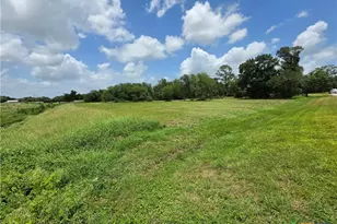 602 W Live Oak St, Edna, TX 77957 - Photo 36