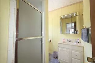 602 W Live Oak St, Edna, TX 77957 - Photo 26