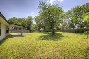 1302 S Mesquite Ave, New Braunfels, TX 78130 - Photo 28