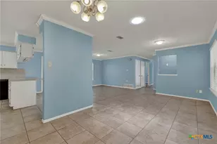 1302 S Mesquite Ave, New Braunfels, TX 78130 - Photo 6