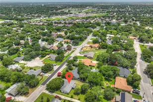1302 S Mesquite Ave, New Braunfels, TX 78130 - Photo 34