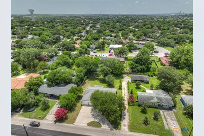 1302 S Mesquite Avenue, New Braunfels, TX 78130 - Photo 32