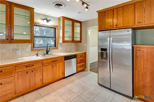 503 Angus St, Victoria, TX 77904 - Photo 6