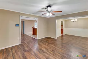 503 Angus St, Victoria, TX 77904 - Photo 2