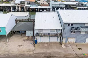 515 S 13th St, Port O'Connor, TX 77982 - Photo 4