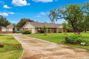 2402 Welsch Ln, New Braunfels, TX 78132 - Photo 2