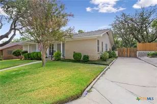 207 Live Oak Dr, Harker Heights, TX 76548 - Photo 2