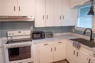 1805 E Crestwood Dr, Victoria, TX 77901 - Photo 14