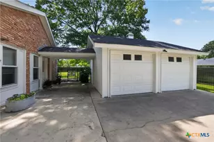 1622 Twin Island Dr, Lockhart, TX 78644 - Photo 28