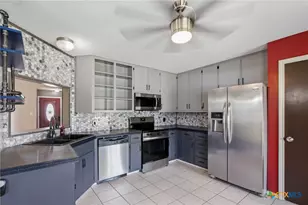 105 Sunrise Ct, Victoria, TX 77901 - Photo 2