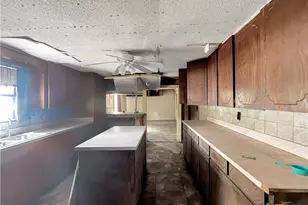 303 N Lexington St, Holland, TX 76534 - Photo 4