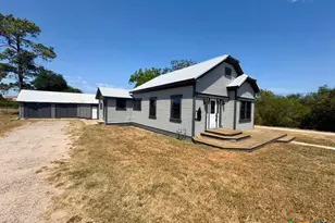 134 E North St, Goliad, TX 77963 - Photo 1