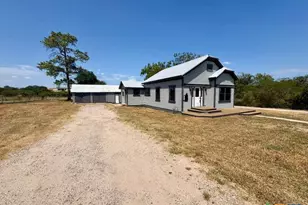 134 E North St, Goliad, TX 77963 - Photo 4
