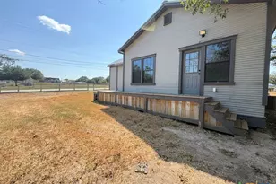 134 E North St, Goliad, TX 77963 - Photo 4