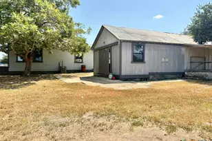 134 E North St, Goliad, TX 77963 - Photo 10