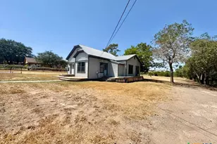 134 E North St, Goliad, TX 77963 - Photo 6