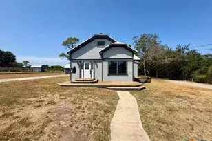 134 E North St, Goliad, TX 77963 - Photo 1
