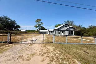 134 E North St, Goliad, TX 77963 - Photo 2