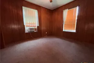 1305 E Mistletoe Ave, Victoria, TX 77901 - Photo 12