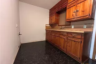 1305 E Mistletoe Ave, Victoria, TX 77901 - Photo 2