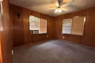 1305 E Mistletoe Ave, Victoria, TX 77901 - Photo 10