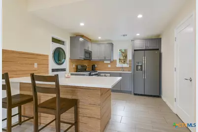 1705 E 14th Street #B, Austin, TX 78702 - Photo 2