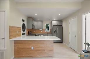 1705 E 14th St, Austin, TX 78702 - Photo 10
