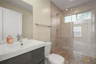 1705 E 14th St, Austin, TX 78702 - Photo 14