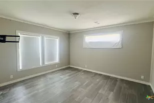 2214 Pecan St, Bastrop, TX 78602 - Photo 8