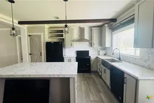 2214 Pecan St, Bastrop, TX 78602 - Photo 6