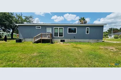 2214 Pecan Street, Bastrop, TX 78602 - Photo 2