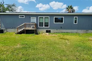 2214 Pecan St, Bastrop, TX 78602 - Photo 2