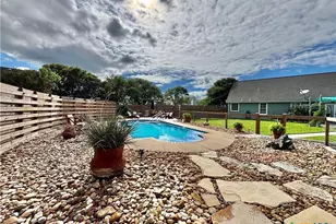 509 Seakist Rd, Port Lavaca, TX 77979 - Photo 10