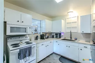 306 Fennimore St, Gatesville, TX 76528 - Photo 8