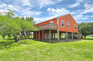205 Buckskin Dr, Palacios, TX 77465 - Photo 4