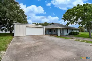 748 W Bayshore Dr, Palacios, TX 77465 - Photo 34