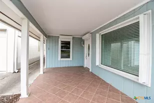 748 W Bayshore Dr, Palacios, TX 77465 - Photo 4