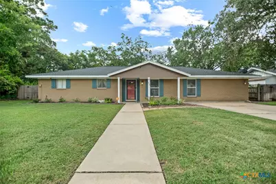 305 W Division Street, Edna, TX 77957 - Photo 1